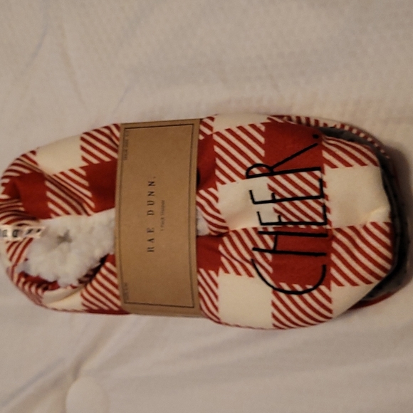Rae Dunn holiday "cheer" slippers - Picture 1 of 3